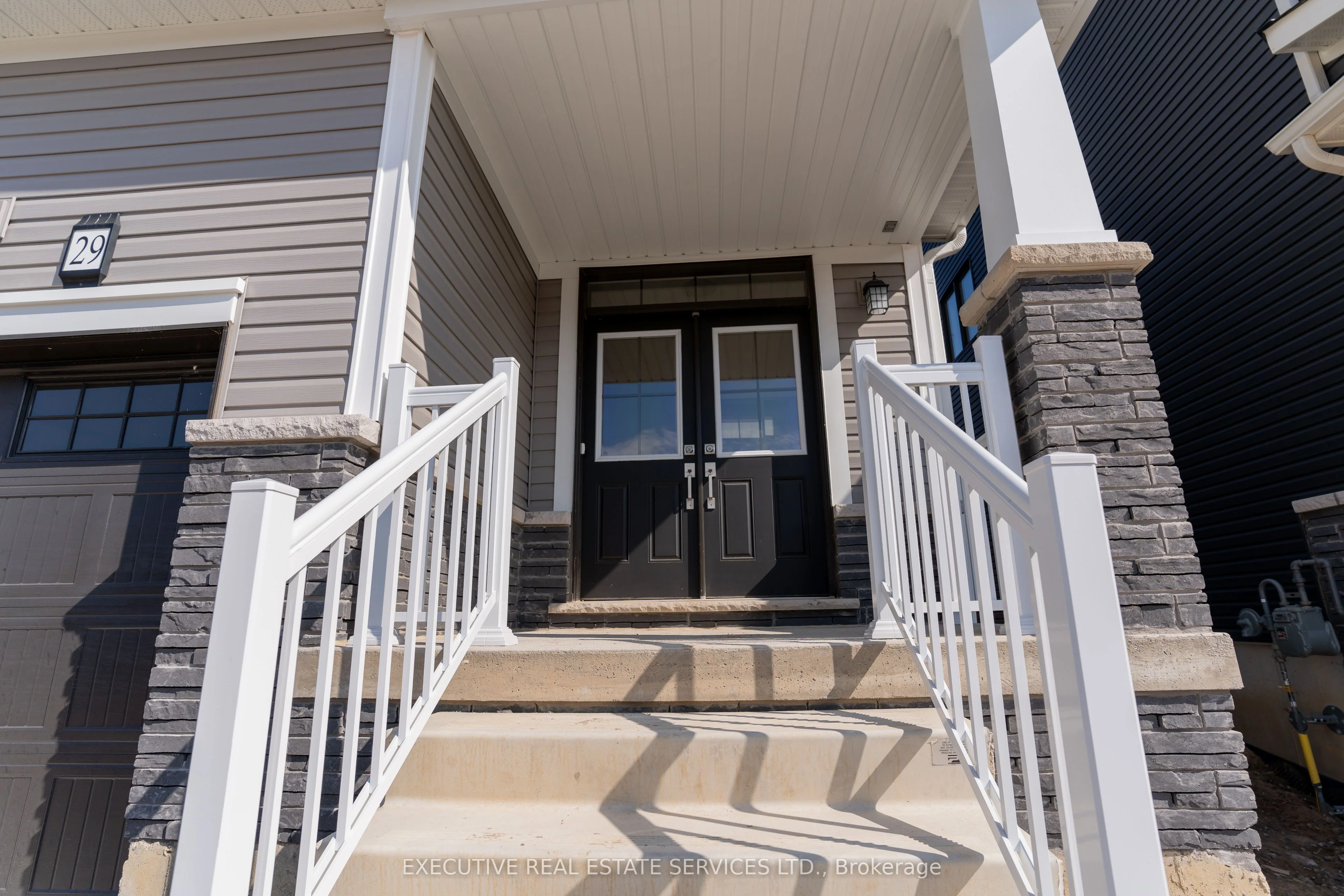 29 Basswood Crescent, Haldimand, On N3w 0h5