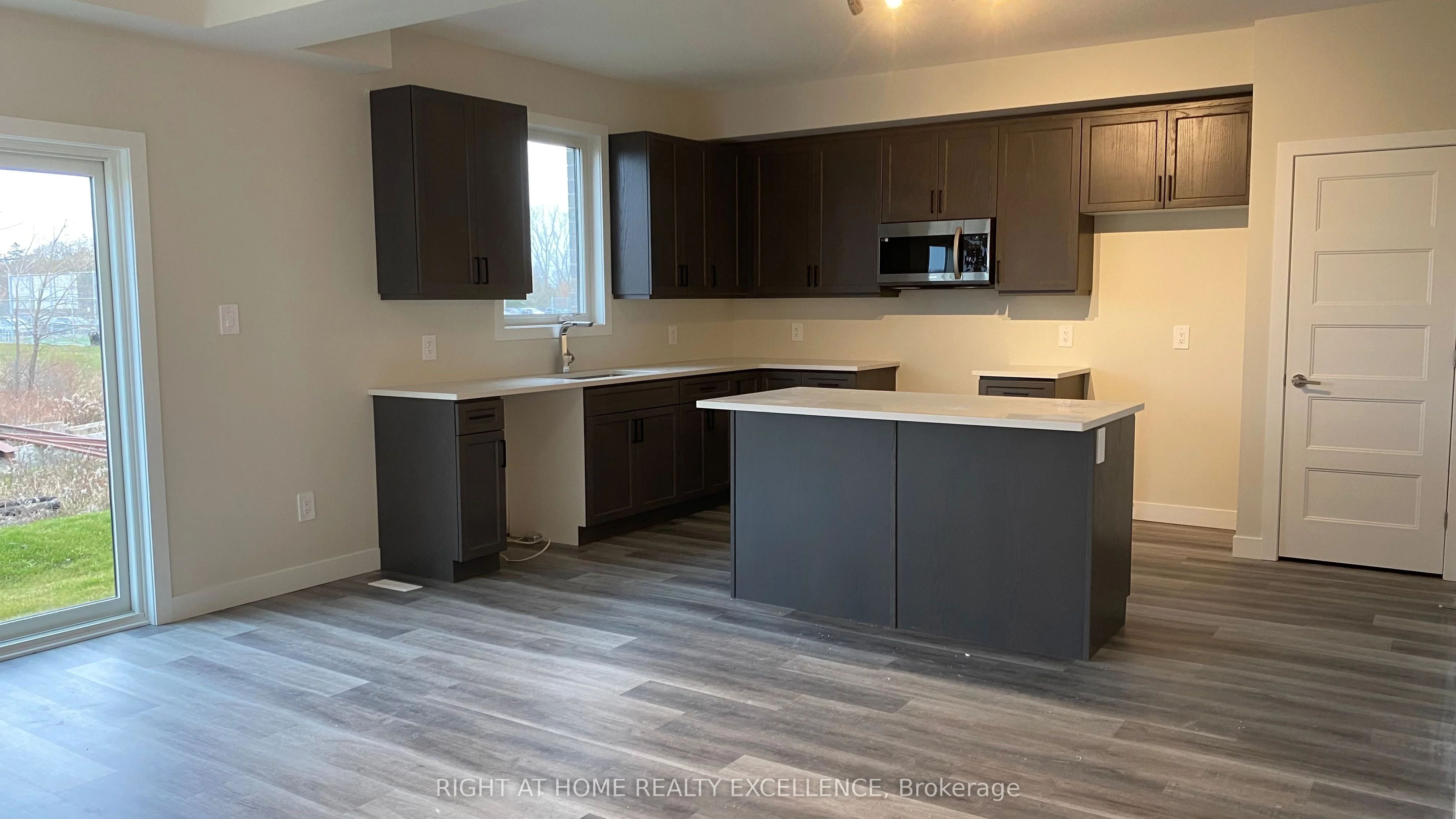 6889 Royal Magnolia Avenue N, London South, On N6p 0j6