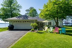 33 Christ Church Lane, Prince Edward County, On K0k 2t0
