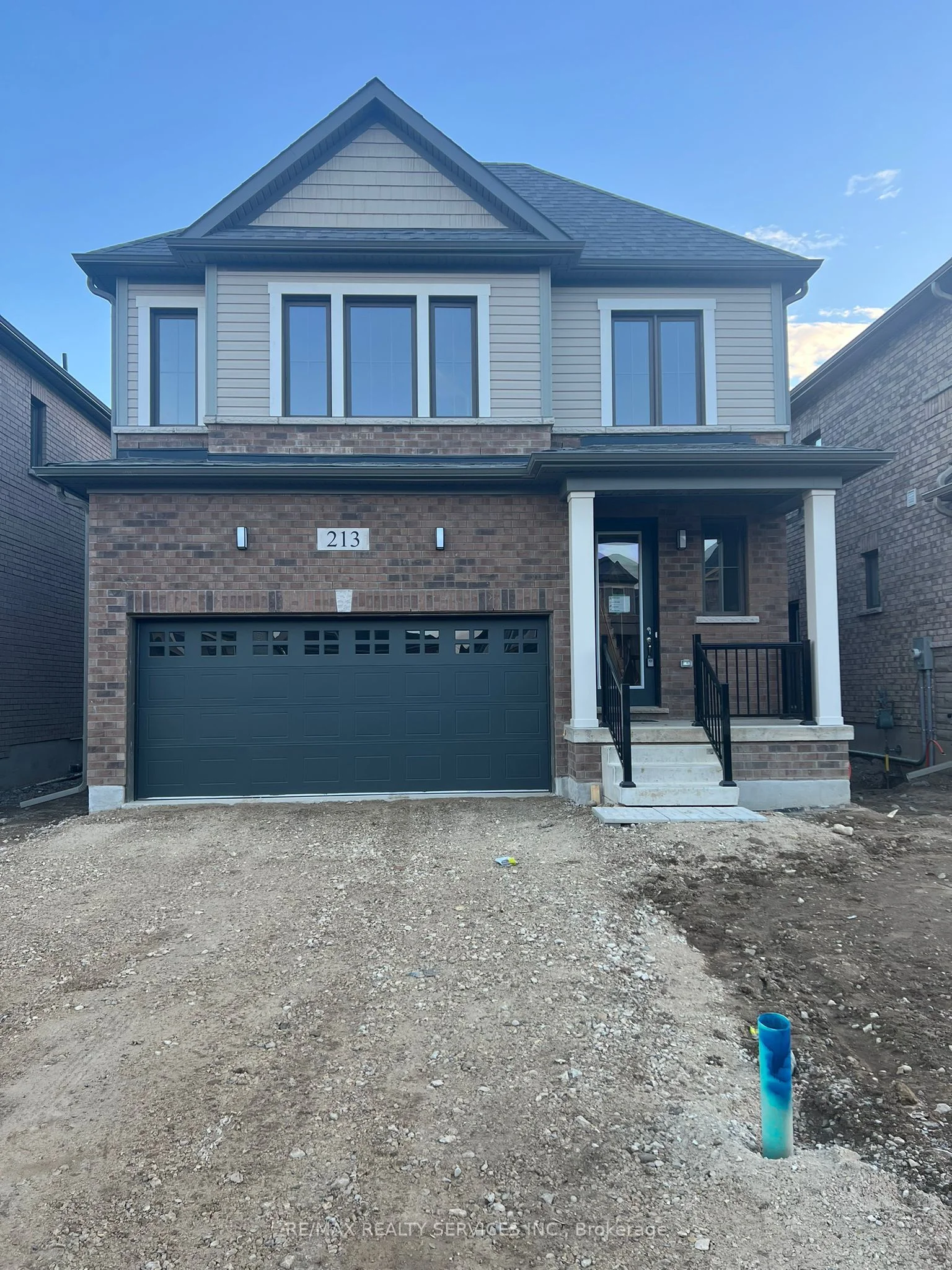 213 Leslie Davis Street, North Dumfries, On N0b 1e0