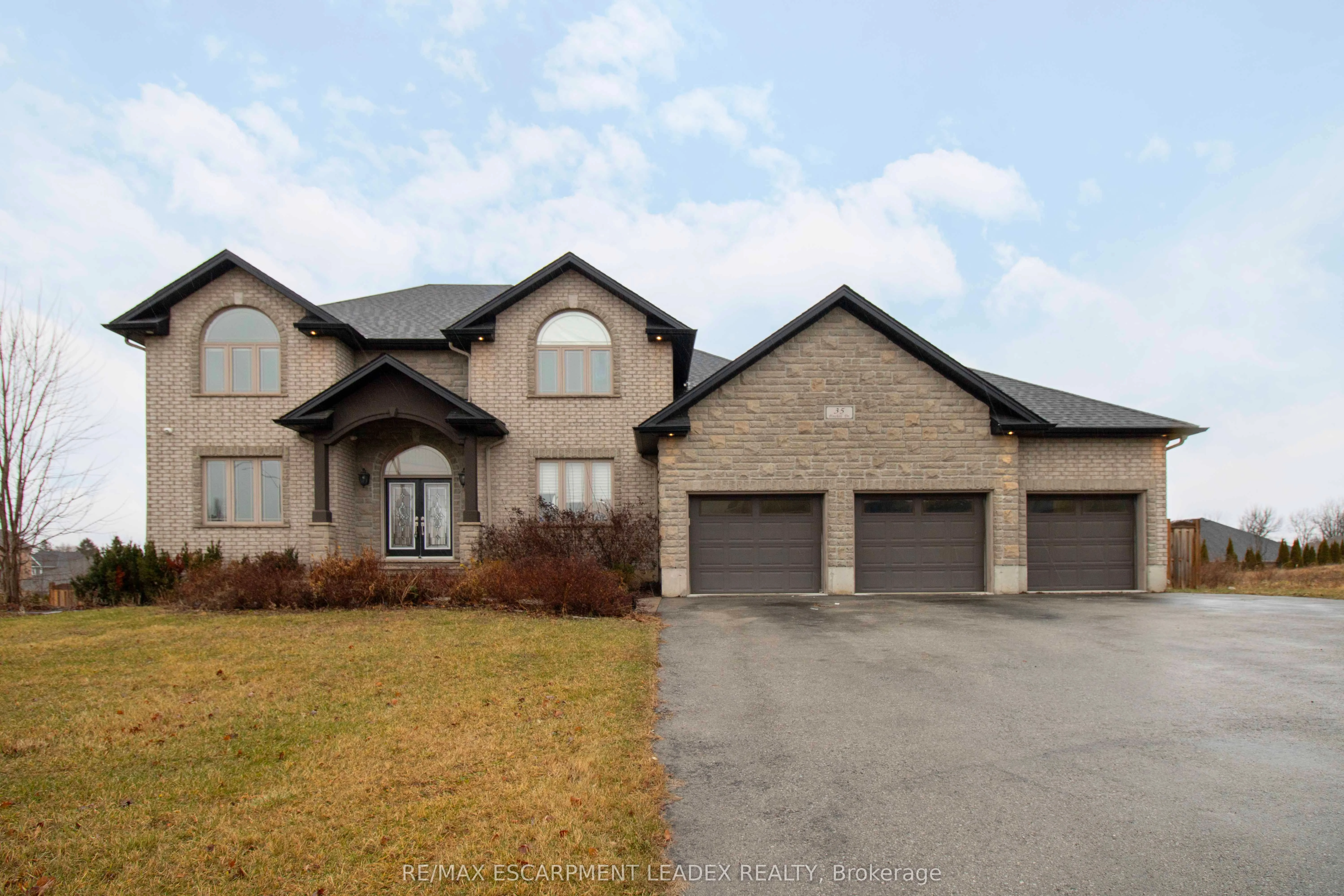 35 Pinehill Drive, Brantford, On N3t 5z7