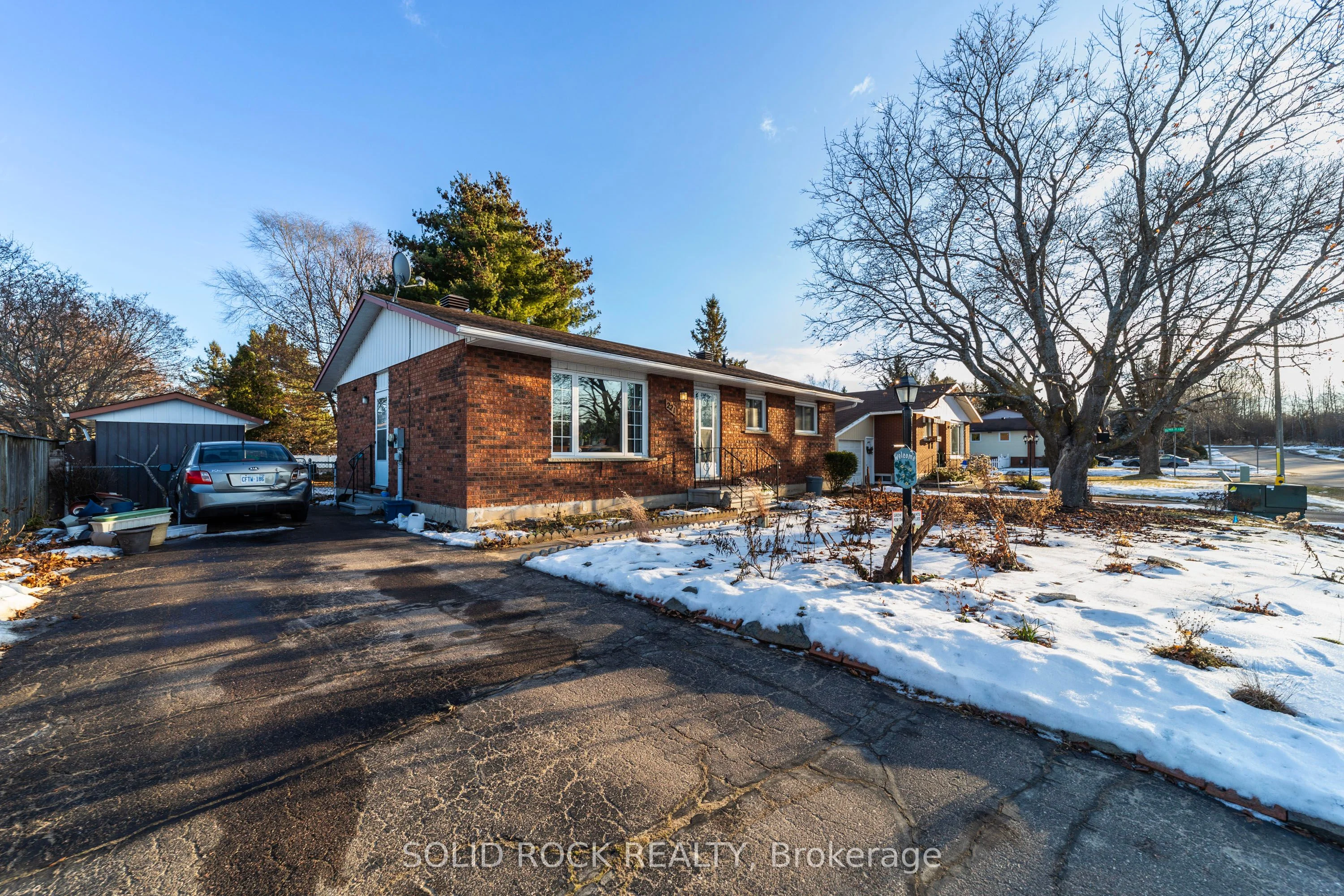 221 O'brien Street, Pembroke, On K8a 7w6