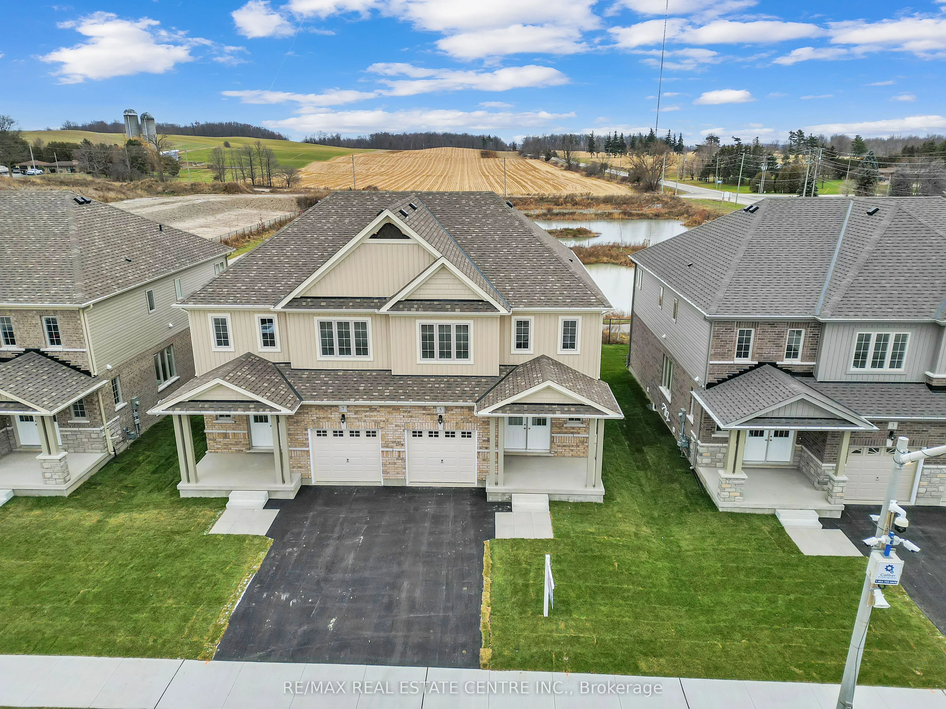 5leslie Davis Street, North Dumfries, On N0b 1e0