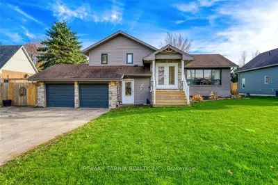 4637 Lakeside Street, Plympton-wyoming, On N0n 1j6