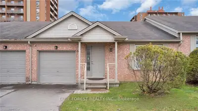 601 Grenfell Drive 26, London North, On N5x 4e4