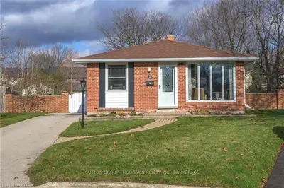28 Heath Place, London South, On N5z 4g6