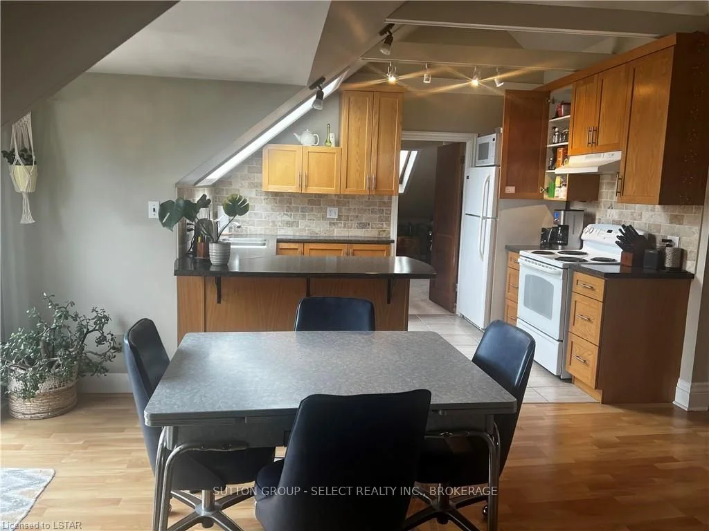 512 WILLIAM Street 4, London East, ON N6B 3E6