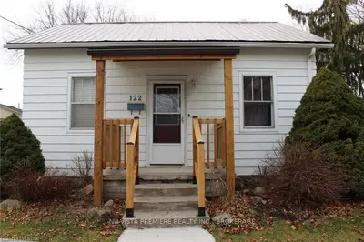 122 Queen Street, Ingersoll, On N5c 3a6