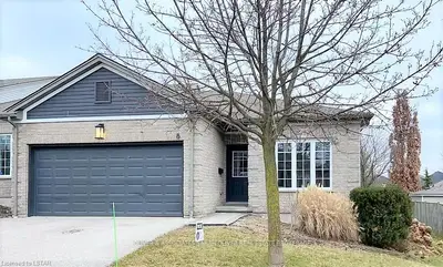 500 Sunnystone Road 8, London North, On N5x 4r4