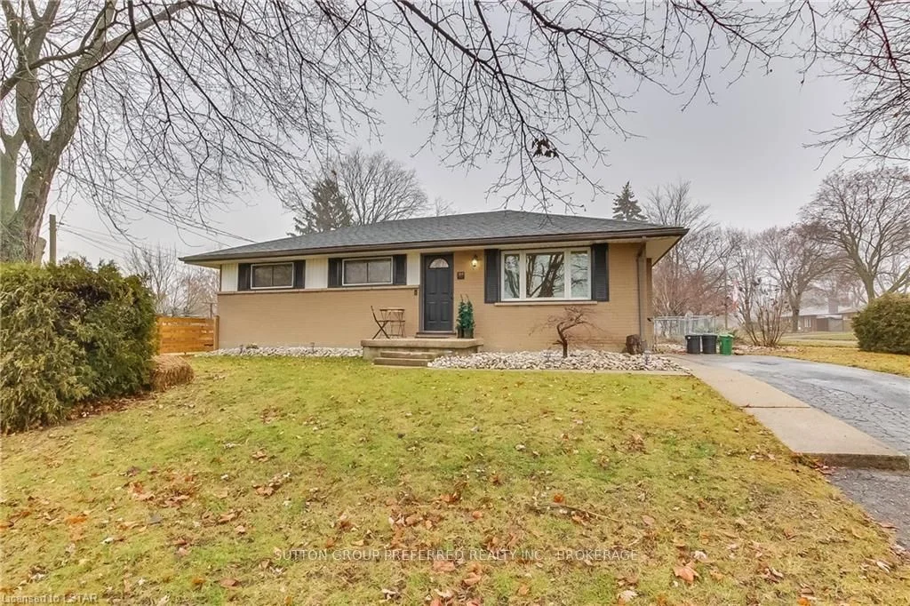 205 Renfro Crescent, London South, On N5z 3b5