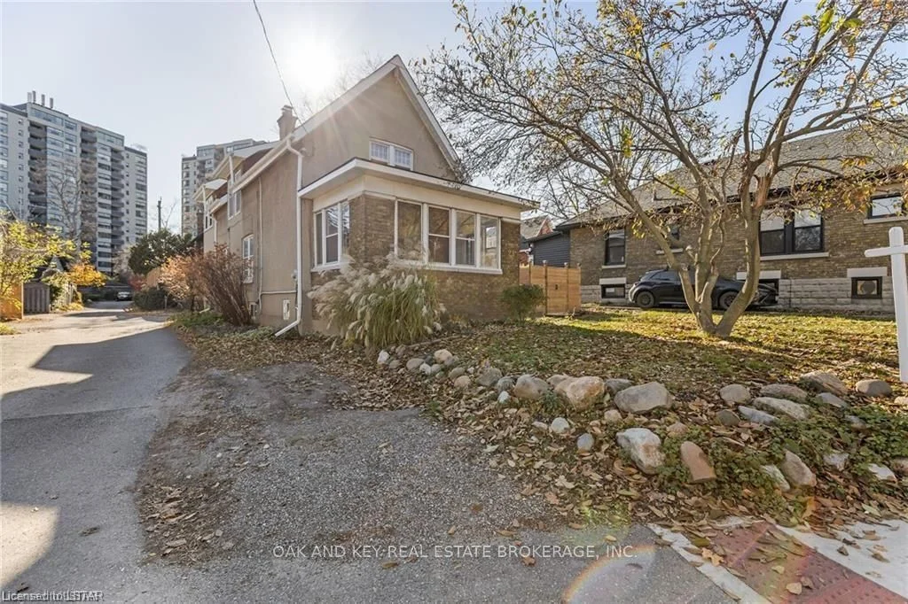 23 Carfrae (upper) Street, London South, On N6c 1g1
