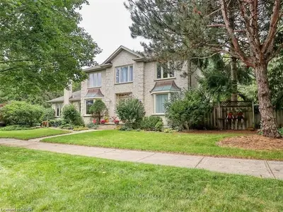 104 Hartson Road, London North, On N6h 5b7
