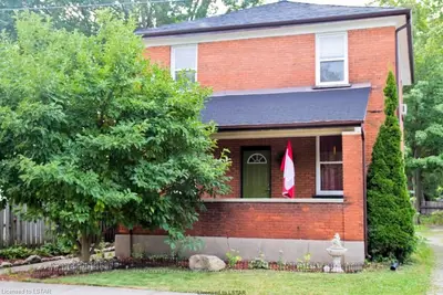 31 Victoria Street N, Woodstock, On N4s 6t9
