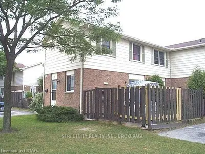 230 Clarke Road 18, London East, On