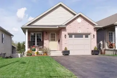 8 Crusoe Place, Ingersoll, On N5c 4g2