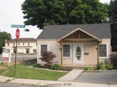 698 Elizabeth Street, Woodstock, On N4s 5b7
