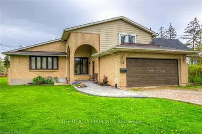 14 GREENFIELD Drive, London South, ON N6E 1M6