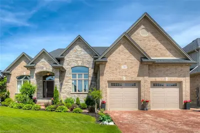 700 HICKORYSTICK, London North, ON N5X 0H1