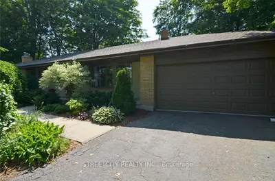 875 WESTBURY Place, London South, ON N6J 2E4