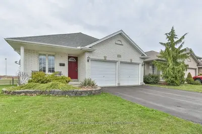 2238 THORNICROFT Crescent, London South, ON N6P 1T6