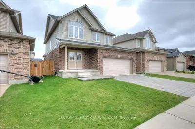 3311 JINNIES Way, London South, ON N6L 0B8