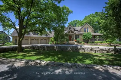 1744 SUNNINGDALE Road W, London North, ON N6H 5J7