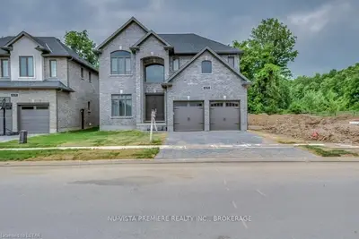 2250 RED THORNE Avenue, London South, ON N6P 0E7