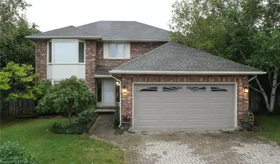 107 CHALFONT Road, London North, ON N6H 4Y5