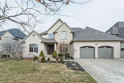2090 VALLEYRUN Boulevard, London North, ON N6G 5M7