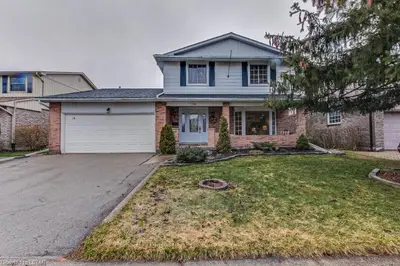 14 BLACKTHORNE Crescent, London South, ON N6J 4B4