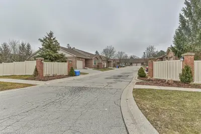 680 COMMISSIONERS Road W 10, London South, ON N6K 4T8