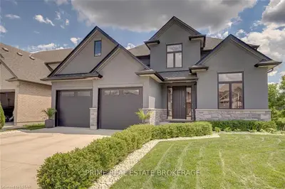 1277 EAGLETRACE Drive, London North, ON N6G 0K8