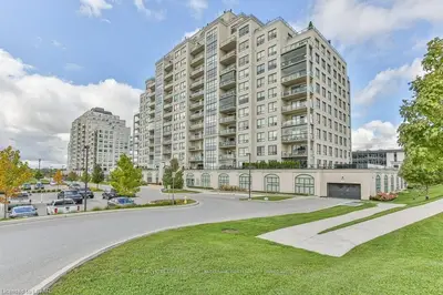 240 VILLAGEWALK Boulevard 908, London North, ON N6G 0P6
