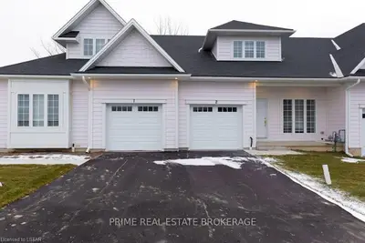 3956 LAKESHORE Road 5, Plympton-Wyoming, ON N0N 1J0