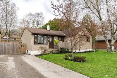 54 MANITOULIN Drive, London East, ON N5W 1M4
