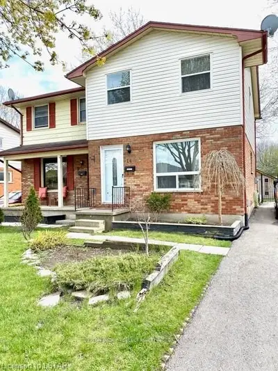 11 LACEY Crescent, London South, ON N6E 2E6