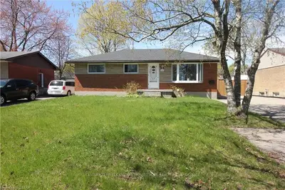 1183 Farnsborough Crescent, London East, On N5v 2l7
