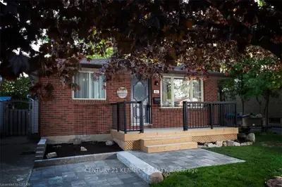 64 KINBURN Crescent, London South, ON N6E 1J2