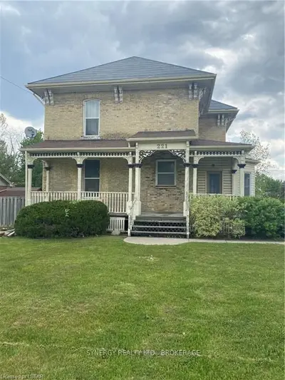 221 QUEEN Street, Strathroy-Caradoc, ON N7G 2H9