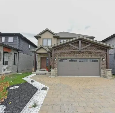 1988 WATEROAK Drive, London North, ON N6G 0M6