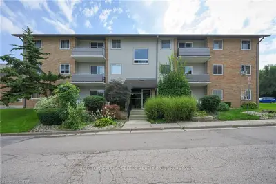 685 WONDERLAND Road S 11, London South, ON N6K 1M1
