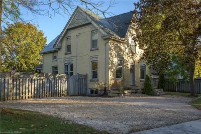 1143 RIVERSIDE Drive, London North, ON N6H 2T7