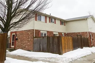 93 Conway Drive, London South, ON N6E 2H4