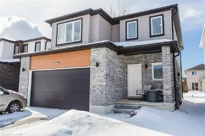 1593 DYLAN Street, London East, ON N5V 0B9