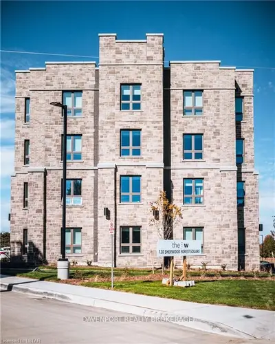 130 SHERWOOD FOREST Square 404, London North, ON N6G 3Y3
