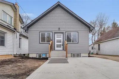 26 CARLTON Avenue, London East, ON N5Y 3M7