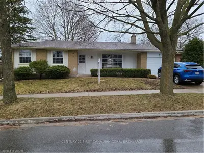 8 APPLEWOOD Lane, London South, ON N6J 3P8
