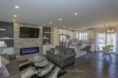 5 ELVIRA Crescent, London South, ON N6E 2N1