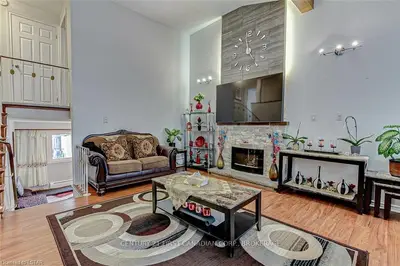 1323 VICTORIA Drive, London East, ON N5Y 4E7