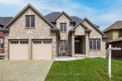 602 SUPERIOR Drive, London North, ON N5X 0M2